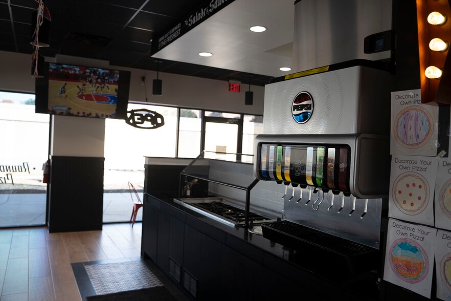 More Photos Of 11040 W IH-10, San Antonio Restaurant For Lease
