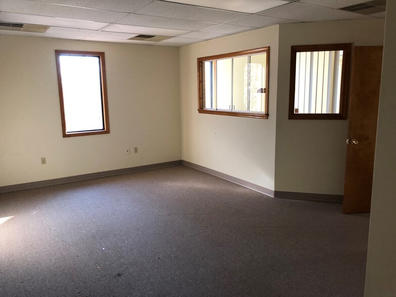 More Photos Of 846 Walker Rd, Dover Loft Creative Space For Sale