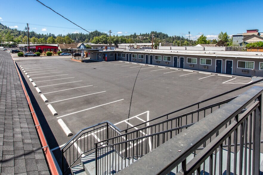 More Photos Of 1152 Main St, Springfield Hotel For Sale