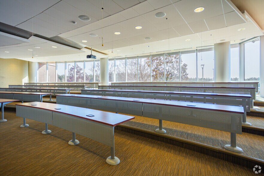 More Photos Of 201 Resting Tree Dr, Bristol Office For Lease