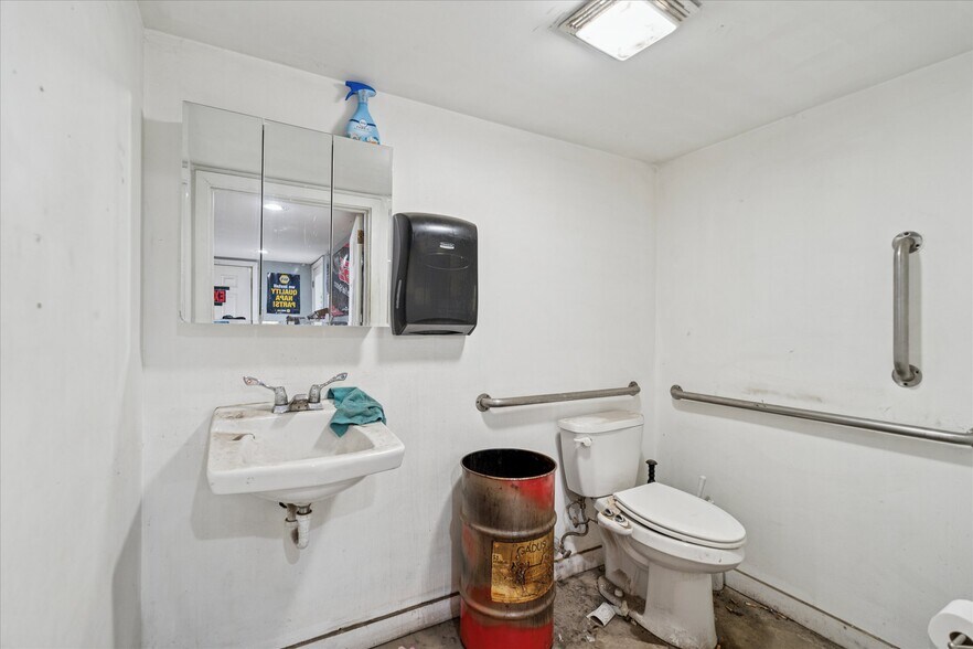 More Photos Of 901 Township Line Rd, Phoenixville Auto Repair For Sale