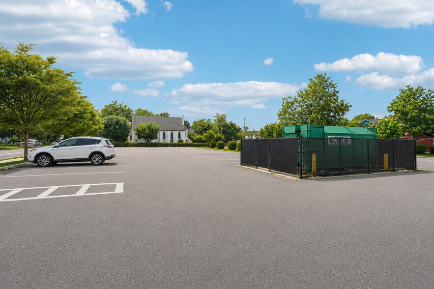 More Photos Of 95 Love Ln, Mattituck Freestanding For Sale