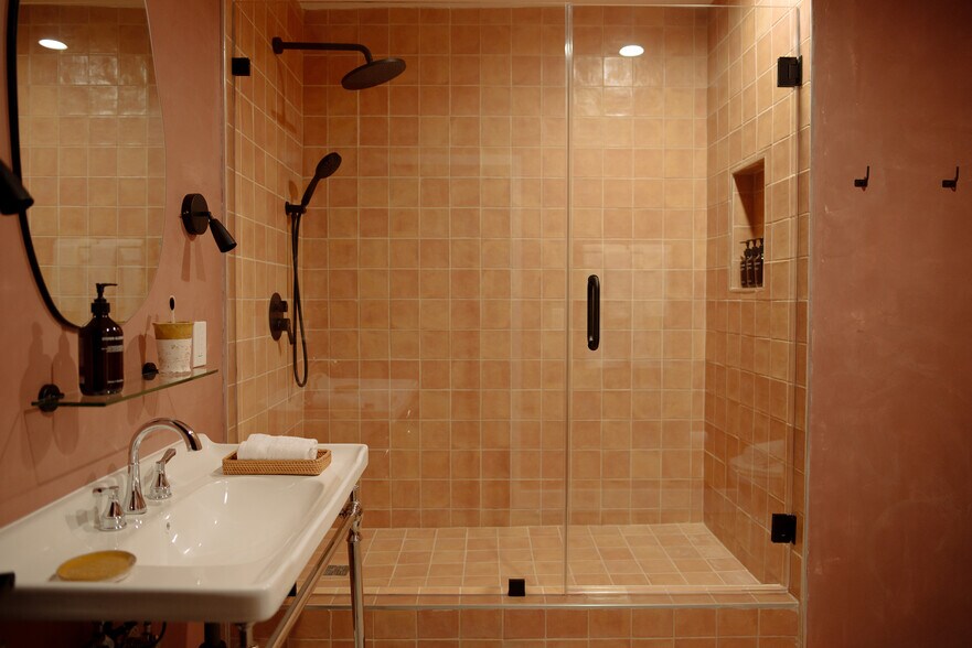 More Photos Of 7501 Santa Monica Blvd, West Hollywood Hotel For Sale