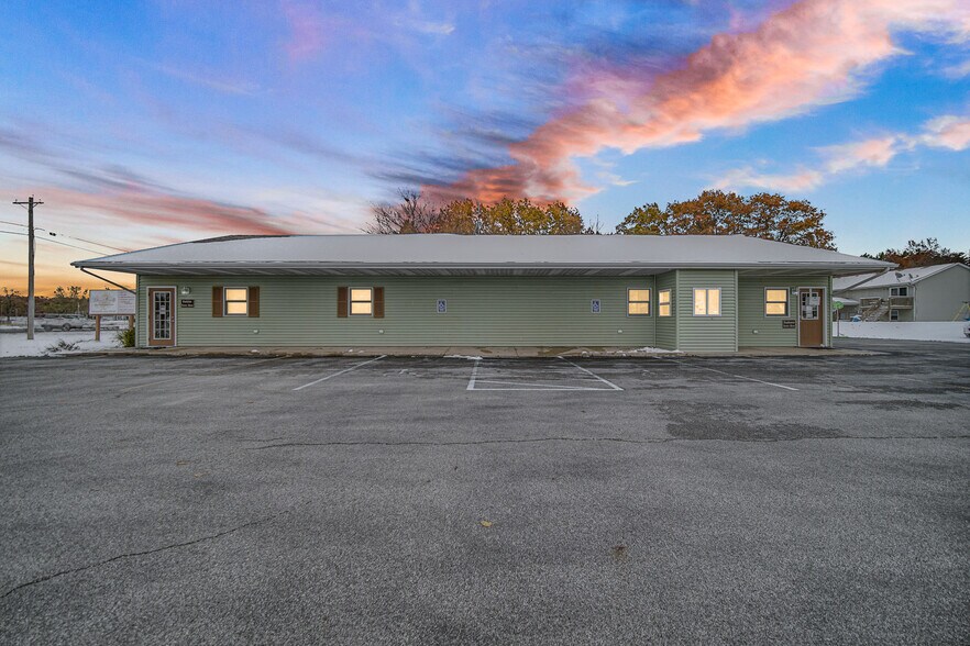 More Photos Of 165 E Robbins St, Wheatfield Medical For Sale