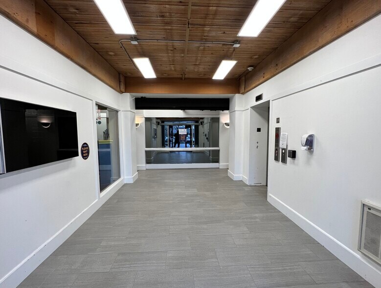 More Photos Of 5200 SW Macadam Ave, Portland Office For Lease