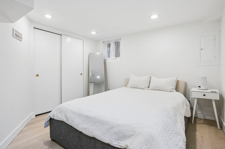 More Photos Of 11020 N Moore Ave, Portland Flex For Sale