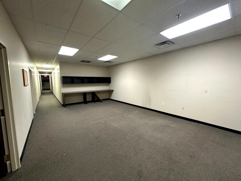 More Photos Of 5620 W Sligh Ave, Tampa Loft Creative Space For Sale