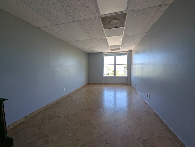 More Photos Of 701 NW Federal Hwy, Stuart Medical For Lease