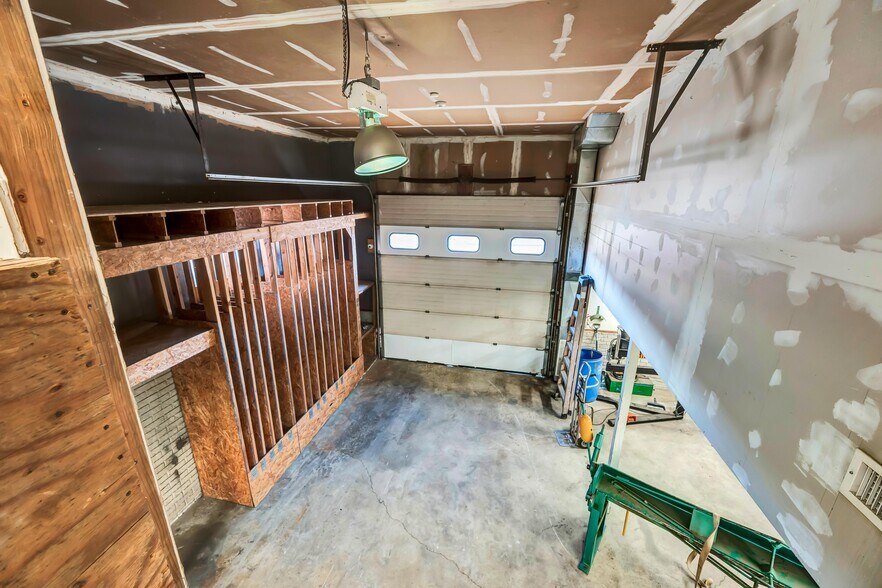 More Photos Of 50 S End Plz, New Milford Light Distribution For Sale