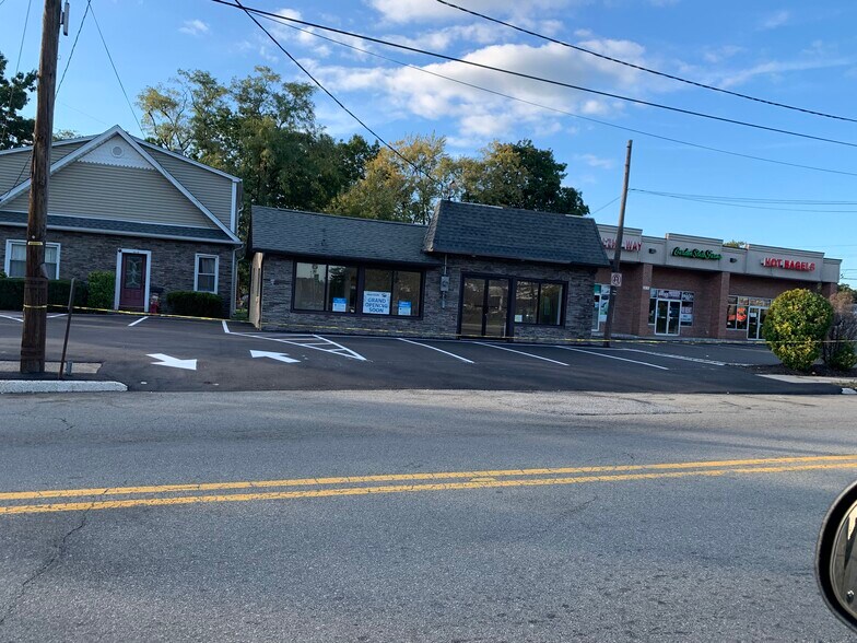 More Photos Of 24-12 Maple Ave, Fair Lawn Storefront Retail Residential For Lease