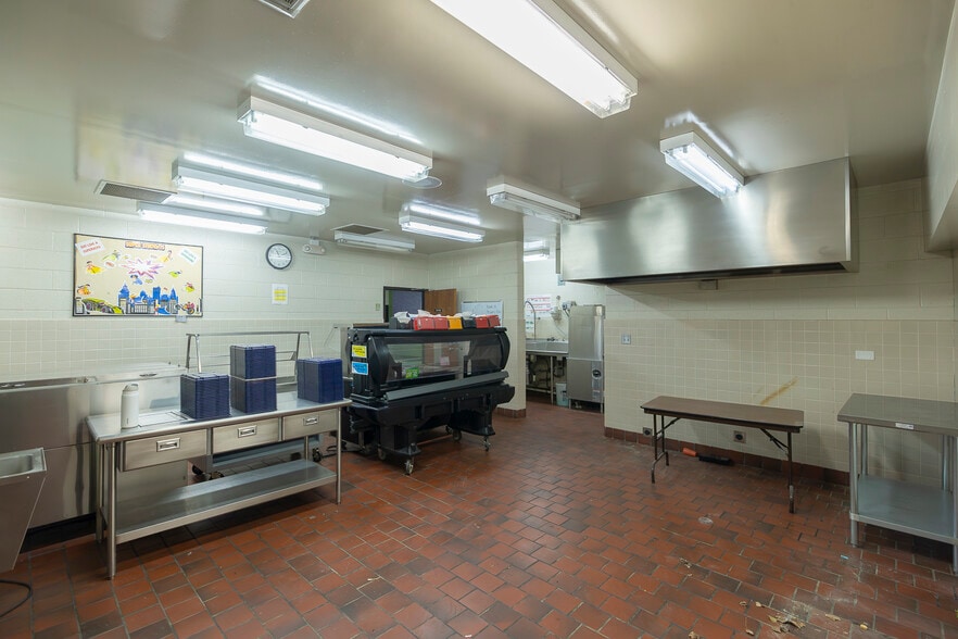 More Photos Of 202 Topaz Ave, Granby Schools For Sale