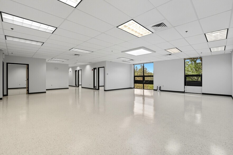 More Photos Of 25 Manchester St, Merrimack Loft Creative Space For Lease