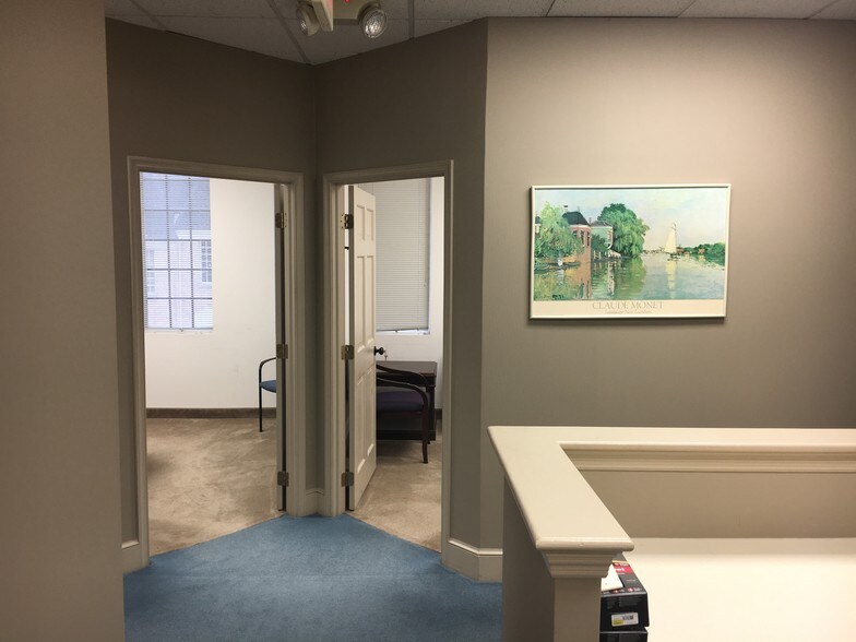 More Photos Of 3923 Blenheim Blvd, Fairfax Medical For Sale