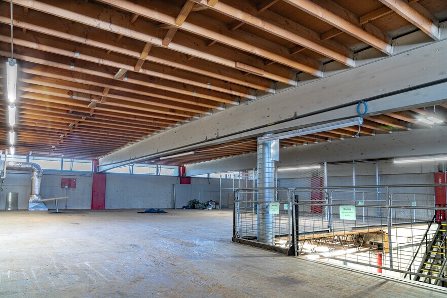 More Photos Of 1492 Burlcrest Dr, Medford Warehouse For Sale