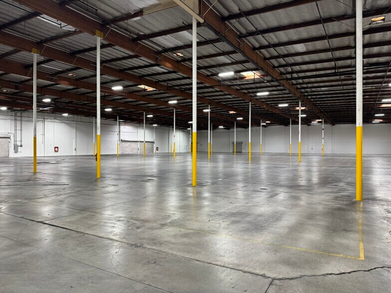 More Photos Of 345 N Baldwin Park Blvd, City of Industry Manufacturing For Lease