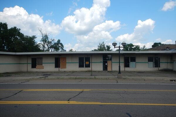 More Photos Of 450 W Michigan Ave, Battle Creek Storefront For Sale