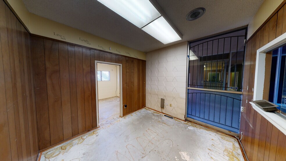 More Photos Of 1343-1353 W Main St, Merced General Retail For Sale