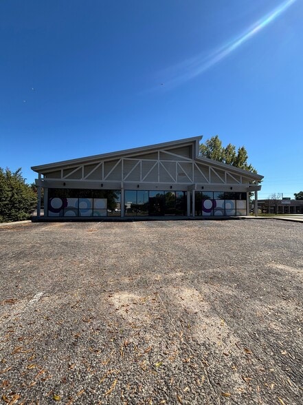 More Photos Of 200 Buyers Dr, Dothan Freestanding For Lease