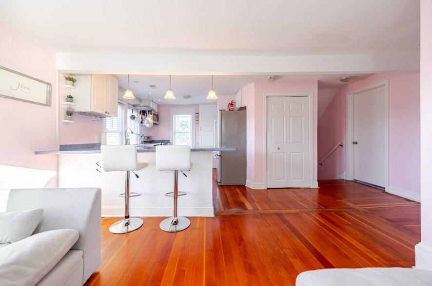 More Photos Of 1019 Berryville Ave, Winchester Storefront Retail Residential For Sale