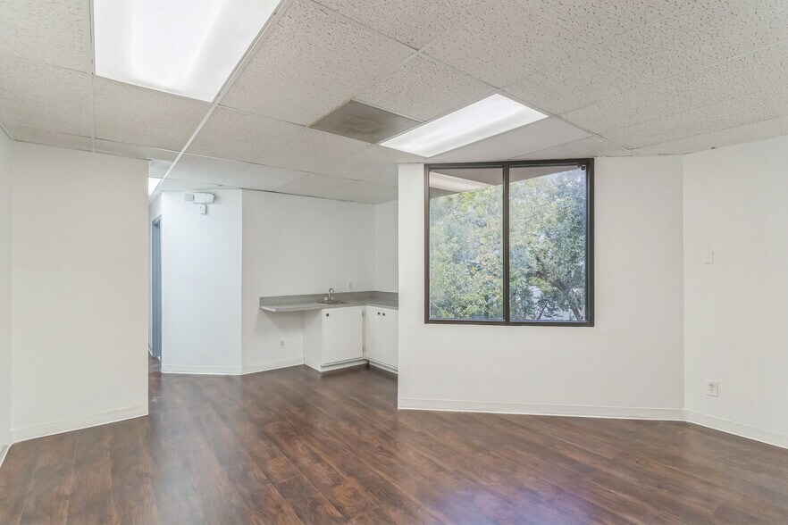 More Photos Of 210 N Westmonte Dr, Altamonte Springs Medical For Lease