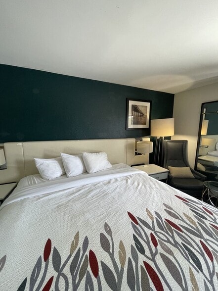 More Photos Of 3100 Arendell St, Morehead City Hospitality For Sale