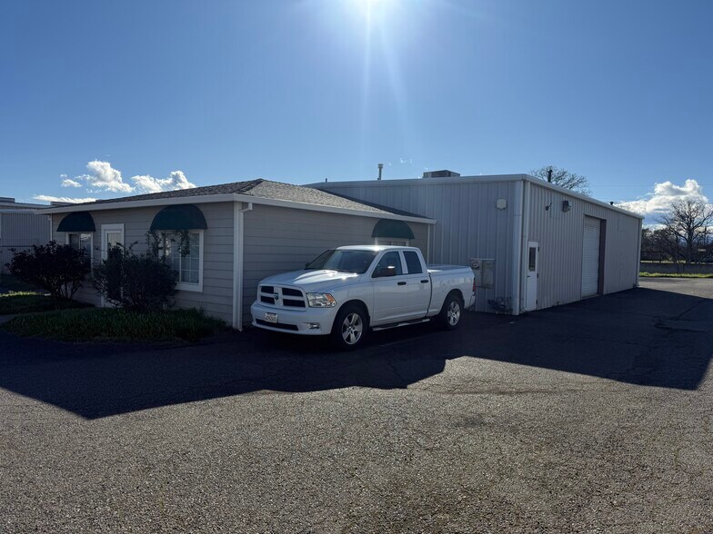 Primary Photo Of 20260 Skypark Dr, Redding Flex For Lease