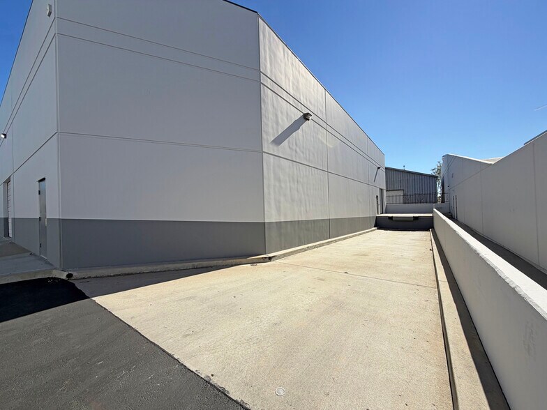 More Photos Of 3360 N San Fernando Rd, Los Angeles Industrial For Lease