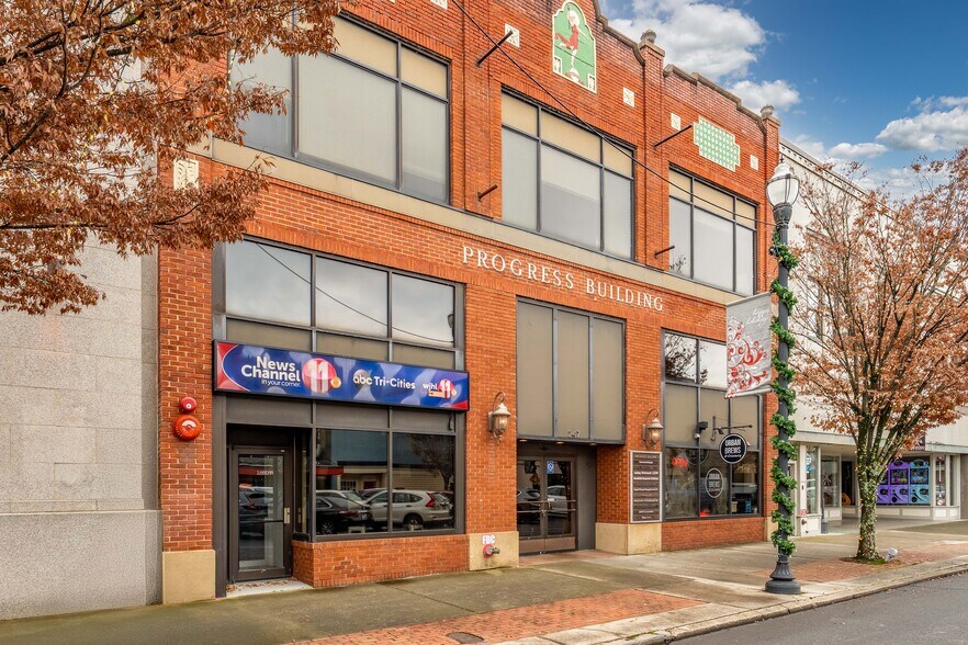 More Photos Of 247 Broad St, Kingsport Loft Creative Space For Sale