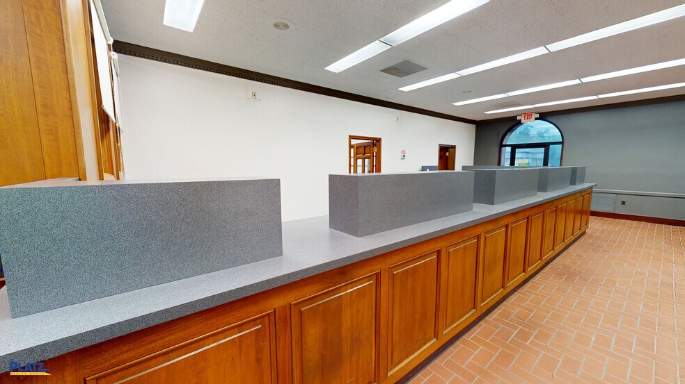 More Photos Of 3516 S Meridian Rd, Youngstown Bank For Sale