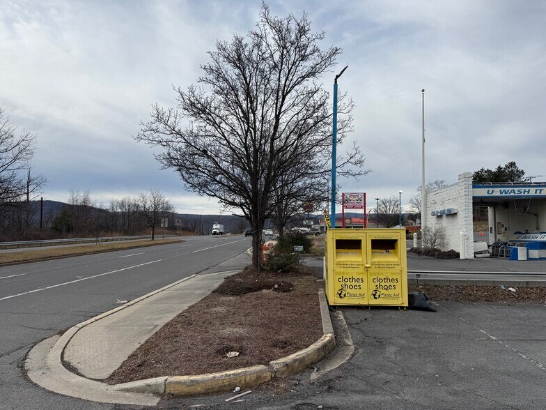 More Photos Of 1310 W Industrial Blvd, Cumberland Fast Food For Sale