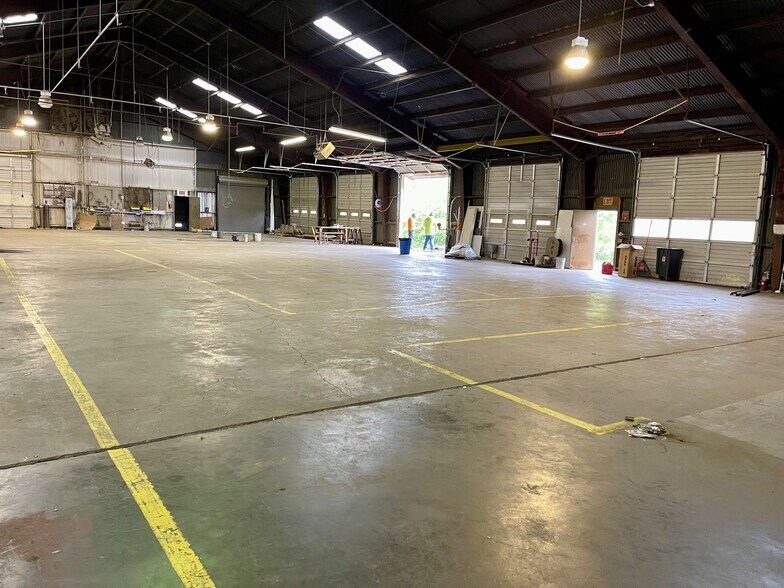 More Photos Of 2689 Livingston Rd, Jackson Warehouse For Sale