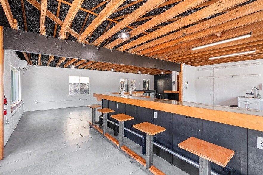 More Photos Of 209 Palmetto Ave, Longwood Restaurant For Lease