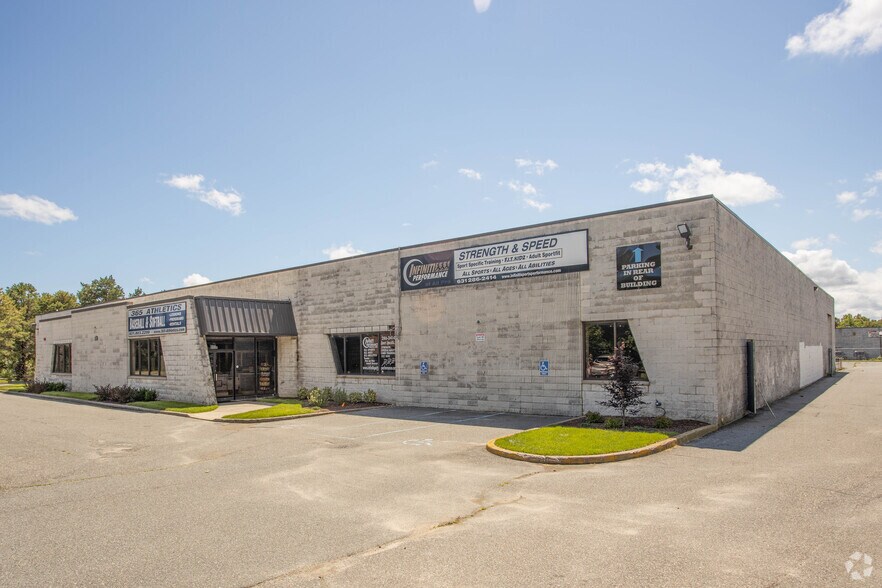 Primary Photo Of 990 Station Rd, Bellport Warehouse For Lease