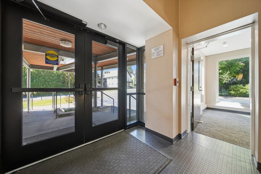More Photos Of 11 Eldridge St, Lebanon Office For Lease