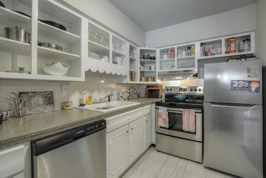 More Photos Of 7504 Wyoming St, Kansas City Apartments For Sale