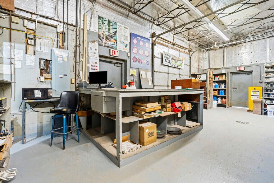 More Photos Of 8 Northway Ln, Latham Industrial For Lease