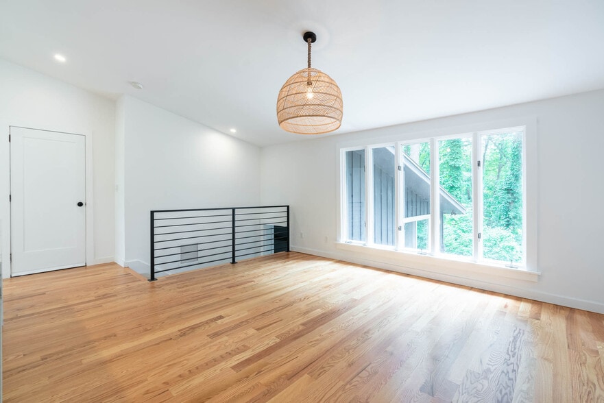 More Photos Of 228 Pattonwood Dr, Southington Multifamily For Sale