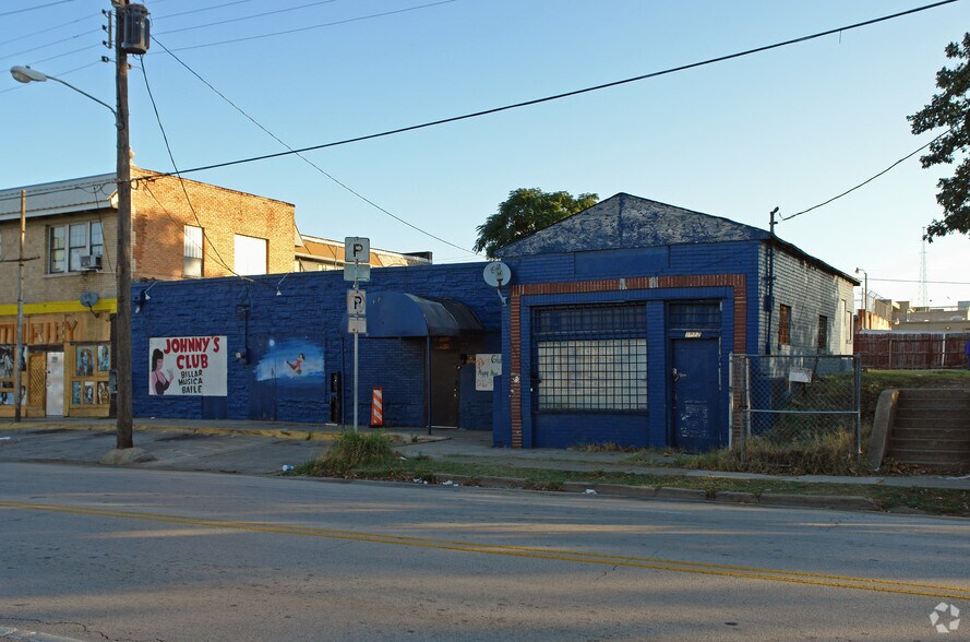More Photos Of 1912 S Harwood St, Dallas Storefront For Lease