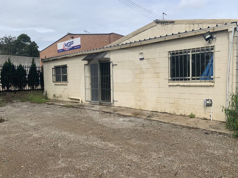 More Photos Of 66 Edward St, Riverstone Warehouse For Lease