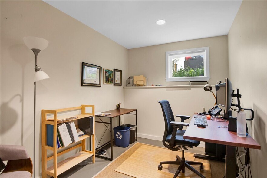 More Photos Of 87 College st, Burlington Office For Sale
