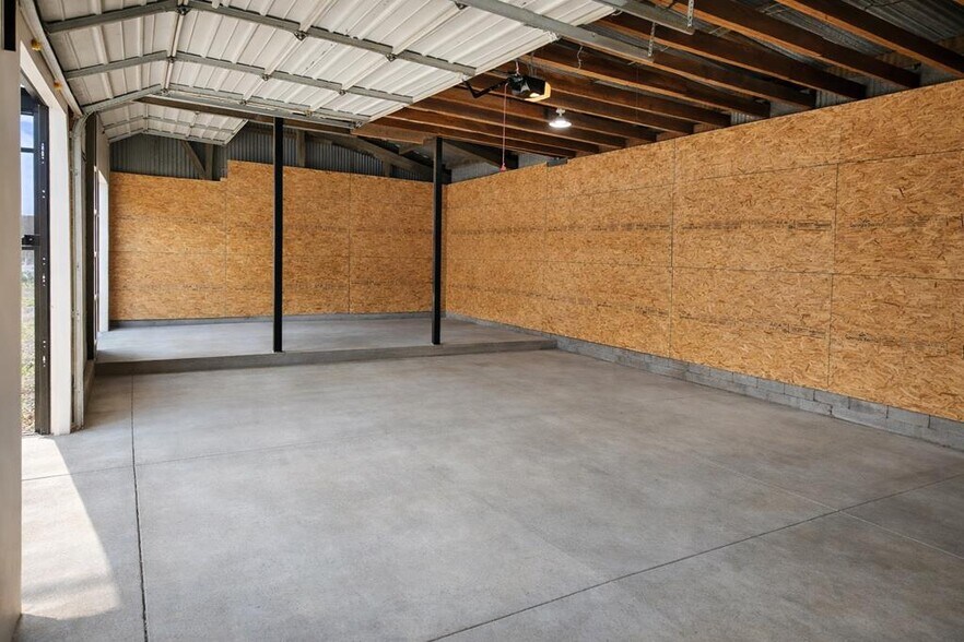 More Photos Of 241 Erie St, Waverly Flex For Sale