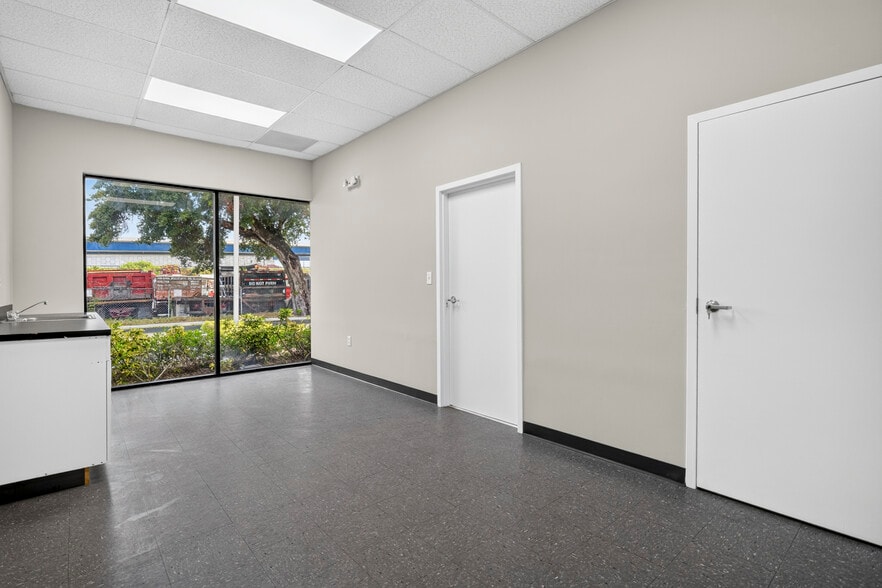 More Photos Of 3402 SW 26th Ter, Fort Lauderdale Warehouse For Lease