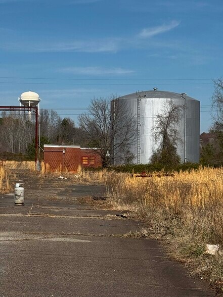 More Photos Of 5200 S Main St, Salisbury Industrial For Sale