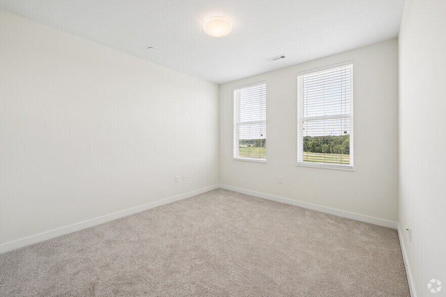 More Photos Of 10 Patriot Pky, South Weymouth Apartments For Lease