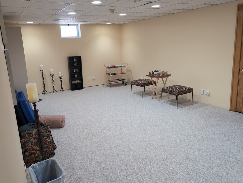 More Photos Of 417 N Hough St, Barrington Medical For Sale