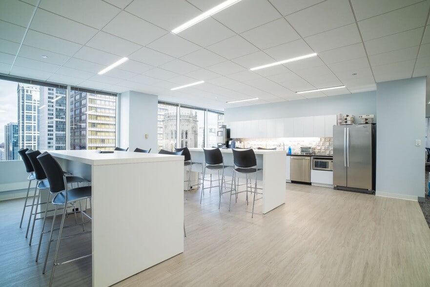 More Photos Of 20 N Clark St, Chicago Coworking Space