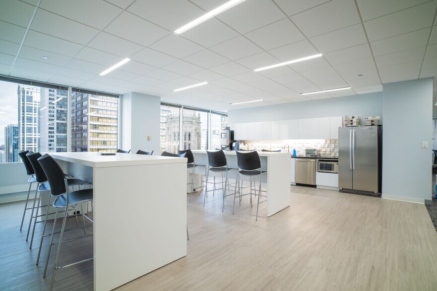 More Photos Of 20 N Clark St, Chicago Coworking Space