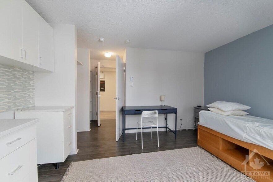 More Photos Of 25 Rosemount Av, Ottawa Assisted Living For Lease