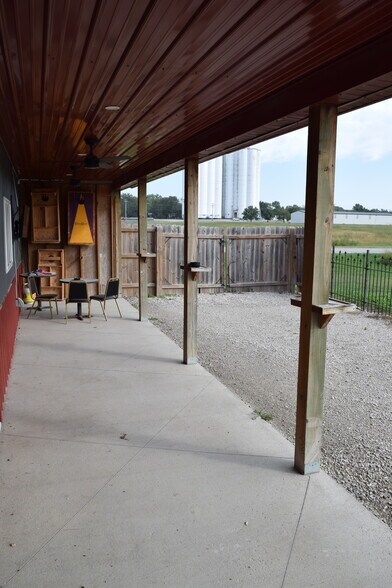 More Photos Of 26192 NE Neosho Rd, Garnett Restaurant For Lease