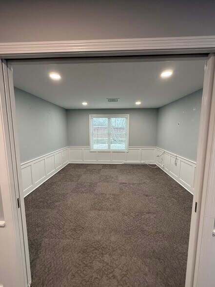 More Photos Of 437 Naubuc Ave, Glastonbury Office For Sale
